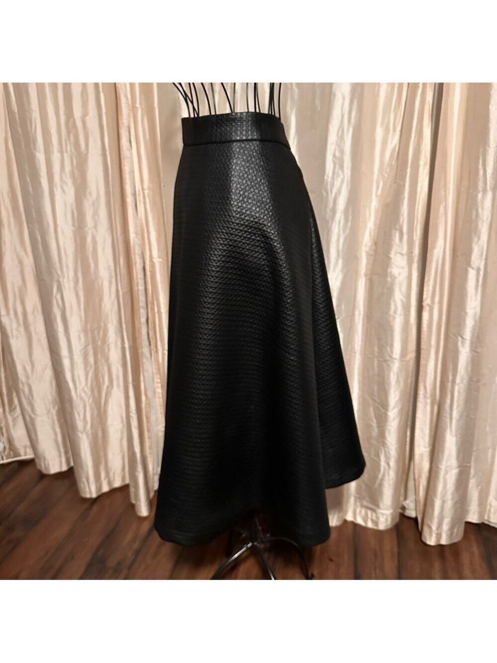 Banana Republic Black Textured Circle Skirt - Picture 3 of 6